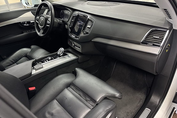 Volvo XC90 22 of 24