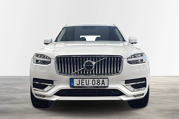 Volvo XC90 2 of 24