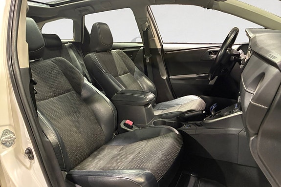Toyota Auris 15 of 17