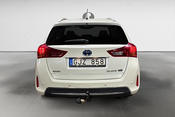 Toyota Auris 6 of 17
