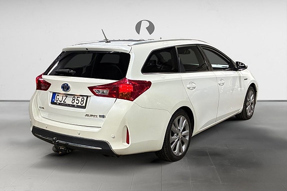 Toyota Auris 7 of 17