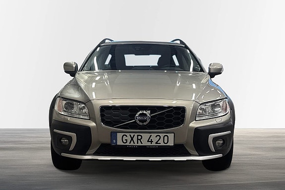 Volvo XC70 2 of 23