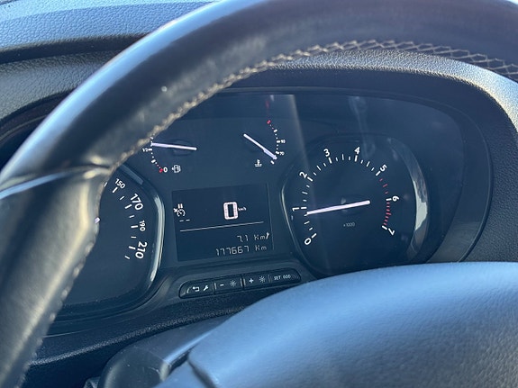 Peugeot Expert 8 of 19
