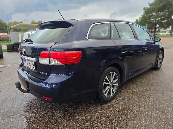 Toyota Avensis 3 of 8