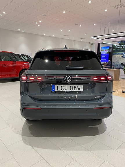 Volkswagen Tiguan 4 of 6