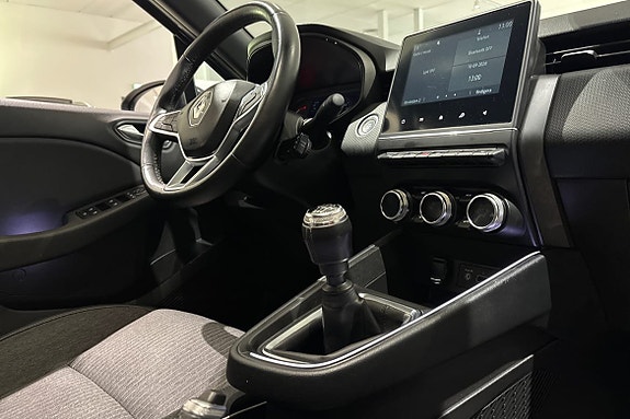 Renault Clio 18 of 22