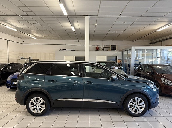 Peugeot 5008 2 of 23