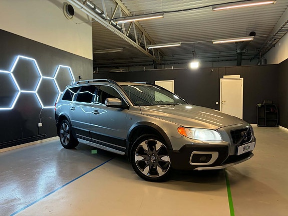 Volvo XC70 2 of 14