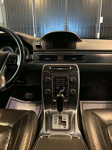 Volvo XC70 11 of 14