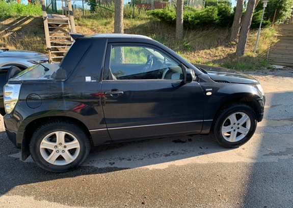 Suzuki Grand Vitara 2 of 10