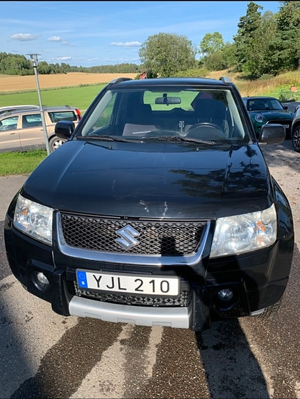 Suzuki Grand Vitara 4 of 10
