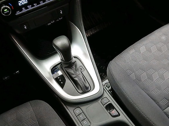 Toyota Yaris 18 of 22