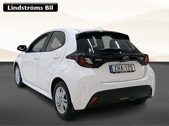 Toyota Yaris 8 of 22
