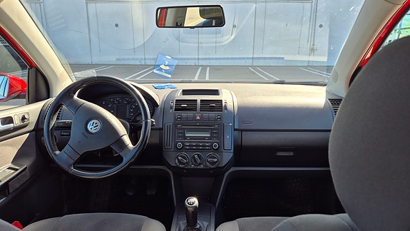 Volkswagen Polo 14 of 16