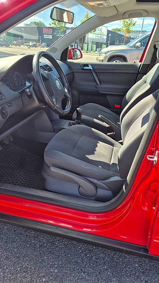 Volkswagen Polo 9 of 16