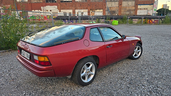 Porsche 924 14 of 19