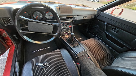 Porsche 924 11 of 19