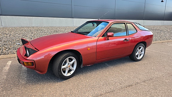 Porsche 924 3 of 19