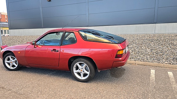 Porsche 924 4 of 19