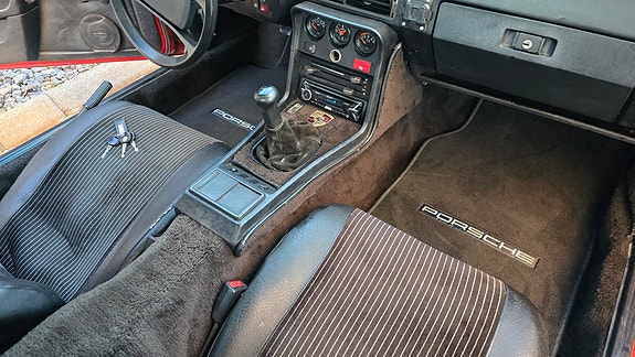 Porsche 924 9 of 19