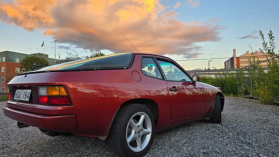 Porsche 924 17 of 19