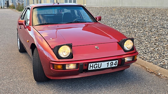 Porsche 924 2 of 19