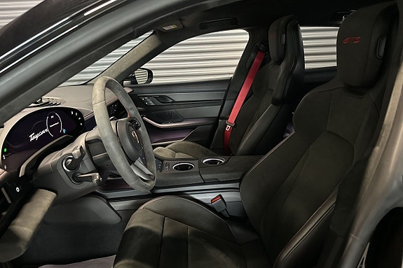 Porsche Taycan 24 of 30