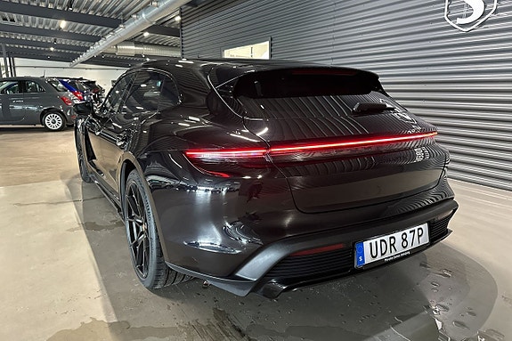 Porsche Taycan 6 of 30