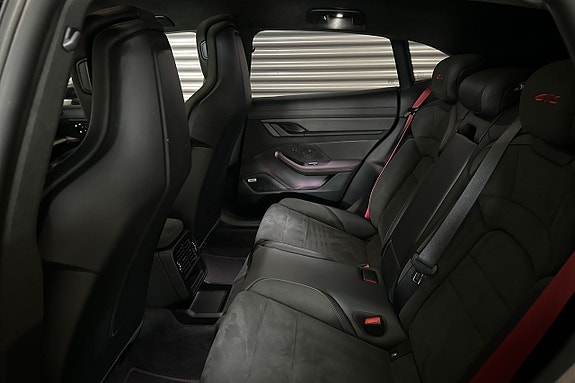 Porsche Taycan 28 of 30