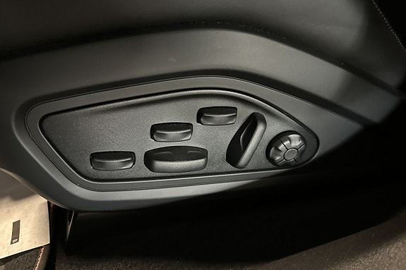 Porsche Taycan 25 of 30