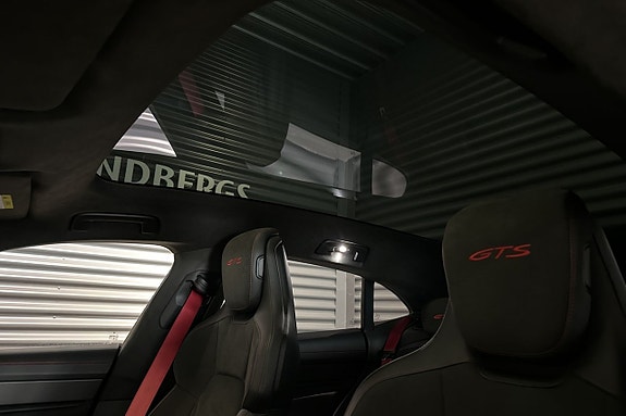 Porsche Taycan 27 of 30