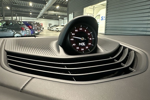 Porsche Taycan 21 of 30