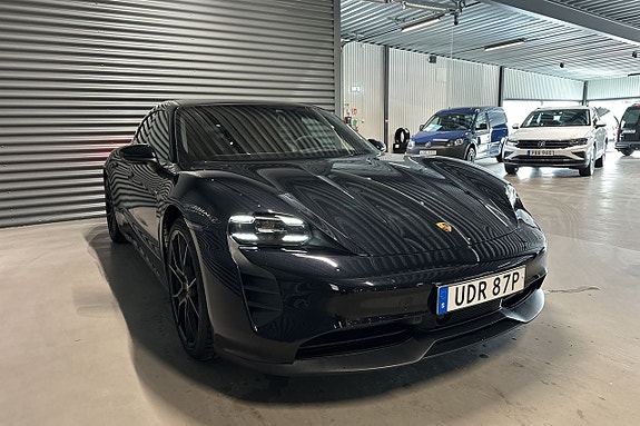 Porsche Taycan 3 of 30