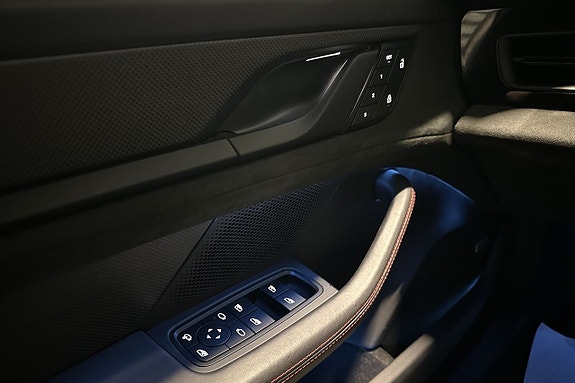Porsche Taycan 19 of 30