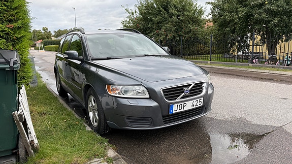 Volvo V50 2 of 6