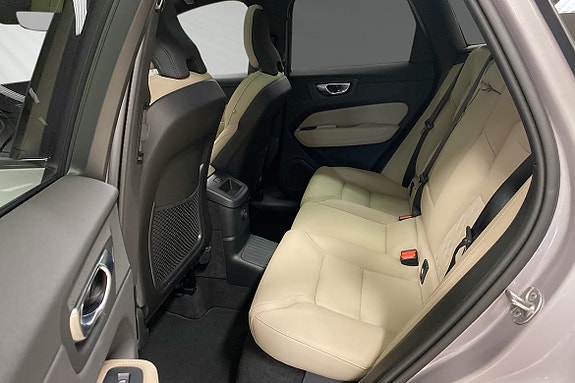 Volvo XC60 8 of 12