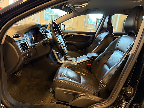 Volvo V70 17 of 30