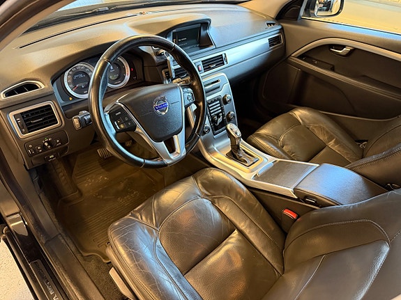 Volvo V70 16 of 30