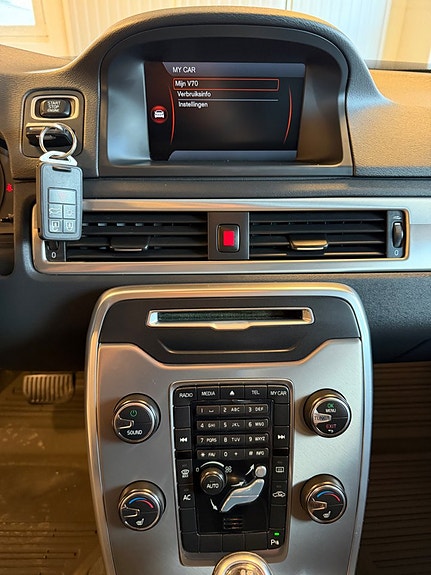 Volvo V70 24 of 30
