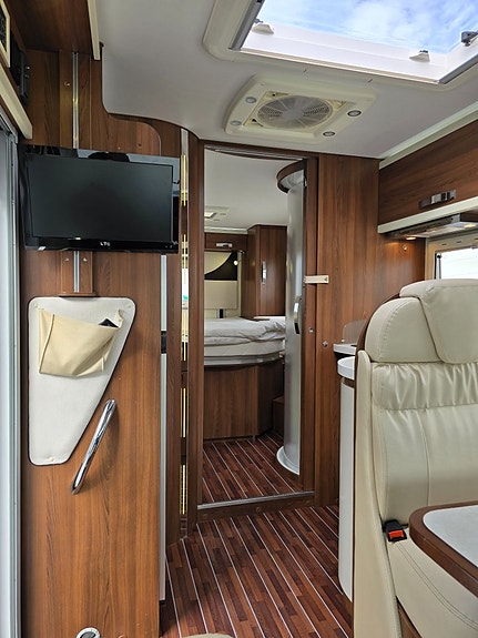 McLouis Nevis 876G *Queensbed *Taksäng *Ugn *Solcell *5700 mil 16 of 30
