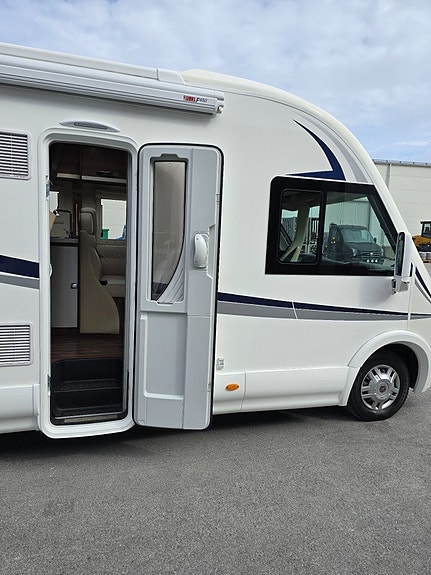 McLouis Nevis 876G *Queensbed *Taksäng *Ugn *Solcell *5700 mil 11 of 30