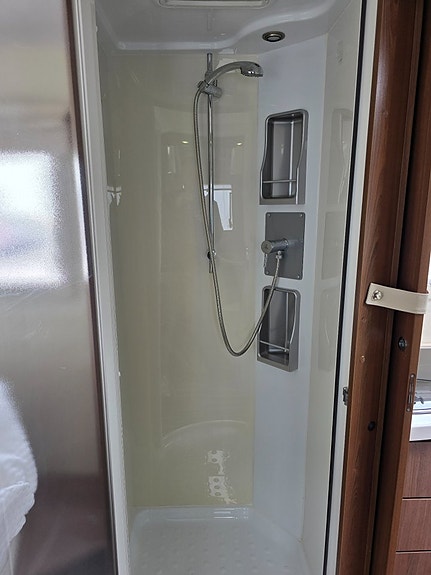 McLouis Nevis 876G *Queensbed *Taksäng *Ugn *Solcell *5700 mil 27 of 30