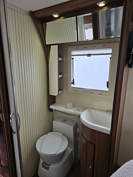 McLouis Nevis 876G *Queensbed *Taksäng *Ugn *Solcell *5700 mil 25 of 30