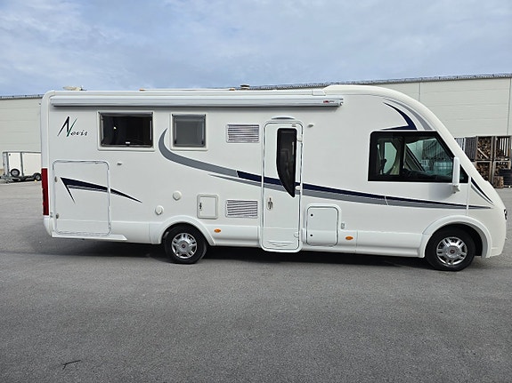 McLouis Nevis 876G *Queensbed *Taksäng *Ugn *Solcell *5700 mil 2 of 30