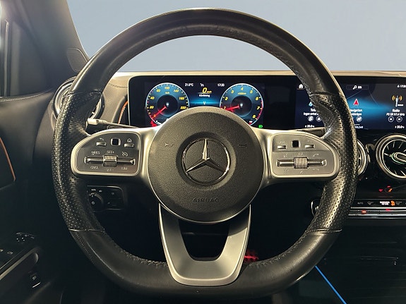 Mercedes-Benz GLB200 9 of 23