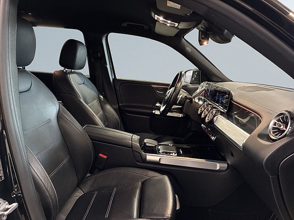 Mercedes-Benz GLB200 10 of 23