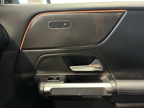 Mercedes-Benz GLB200 20 of 23