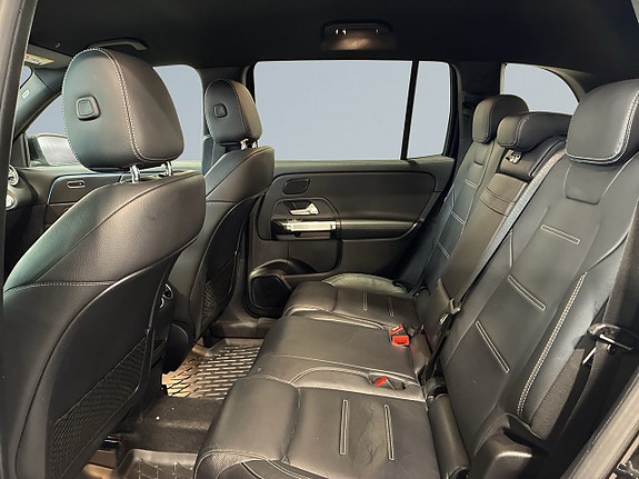 Mercedes-Benz GLB200 13 of 23