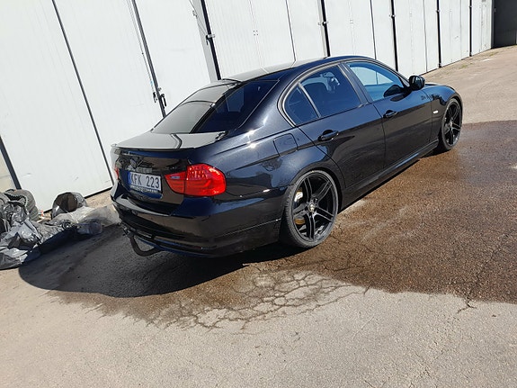 BMW 320d 3 of 7