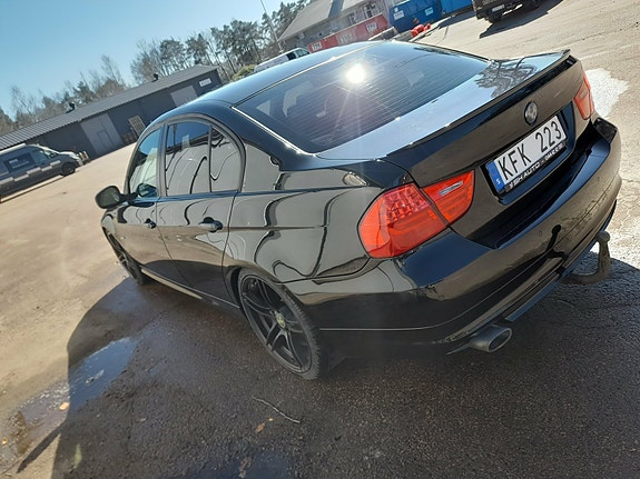 BMW 320d 2 of 7